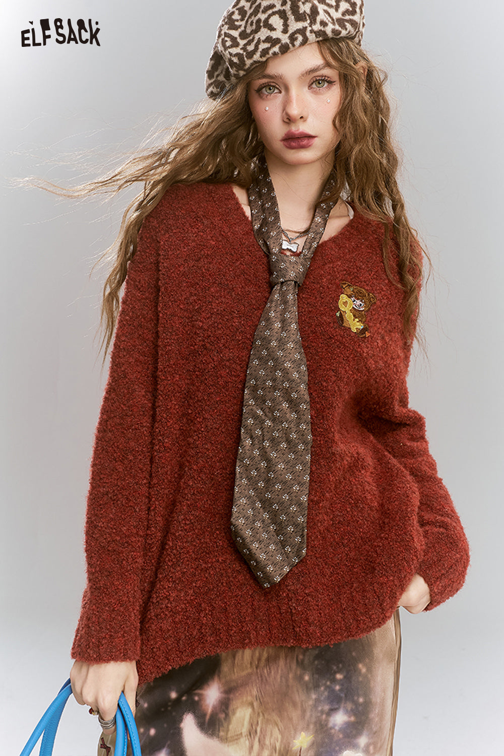 ELFSACK Dark Red Loose Soft V-Neck Bear Patch Sweater Women