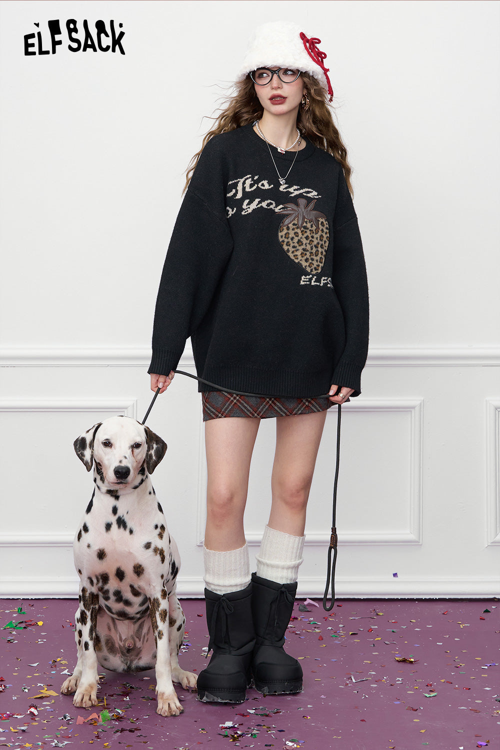 ELFSACK Sweet and cool loose leopard print strawberry patch black sweater