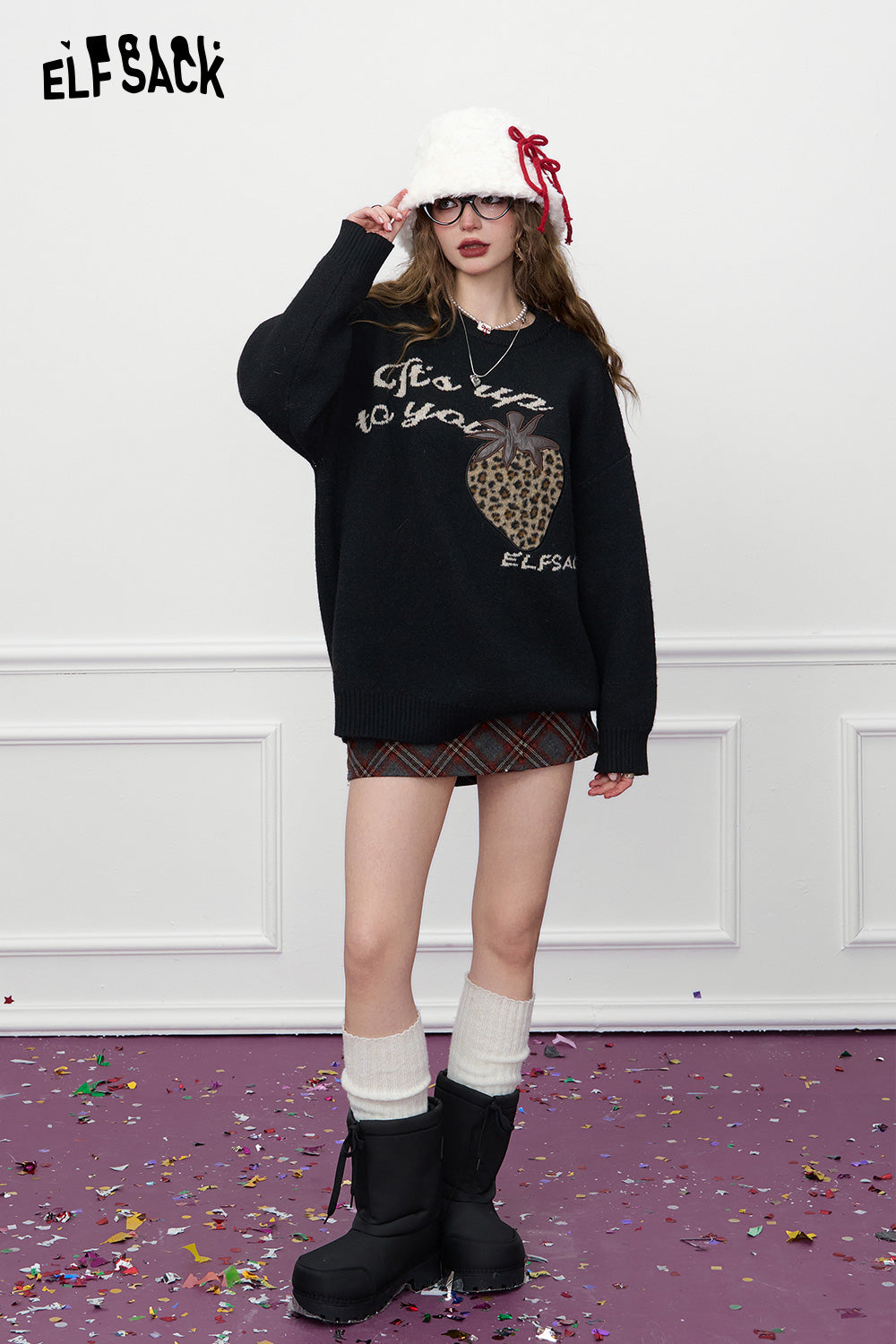 ELFSACK Sweet and cool loose leopard print strawberry patch black sweater