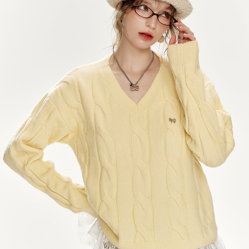 
                  
                    ELFSACK 2024 Winter New Arrivals Preppy style soft sweater for women with v-neck lace stitching
                  
                