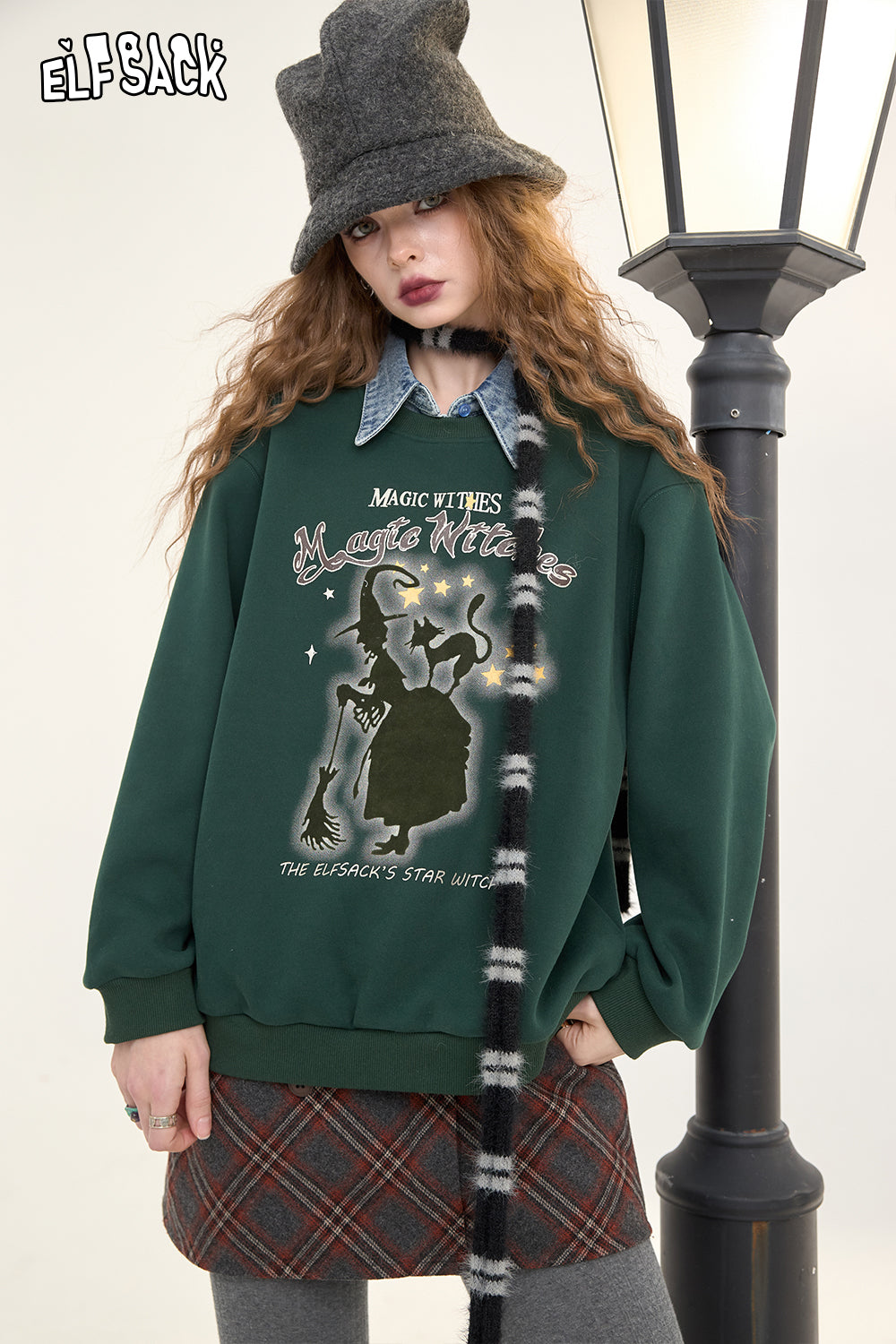 ELFSACK 2024 Winter New Arrivals Original printed fake two-piece sweatshirt for women, retro college style fleece top