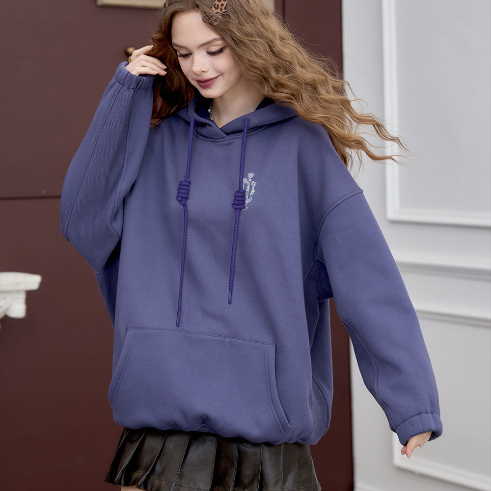 
                  
                    ELFSACK 2024 Winter New Arrivals Loose Preppy style witch embroidery hoodie for women retro cute fleece top
                  
                