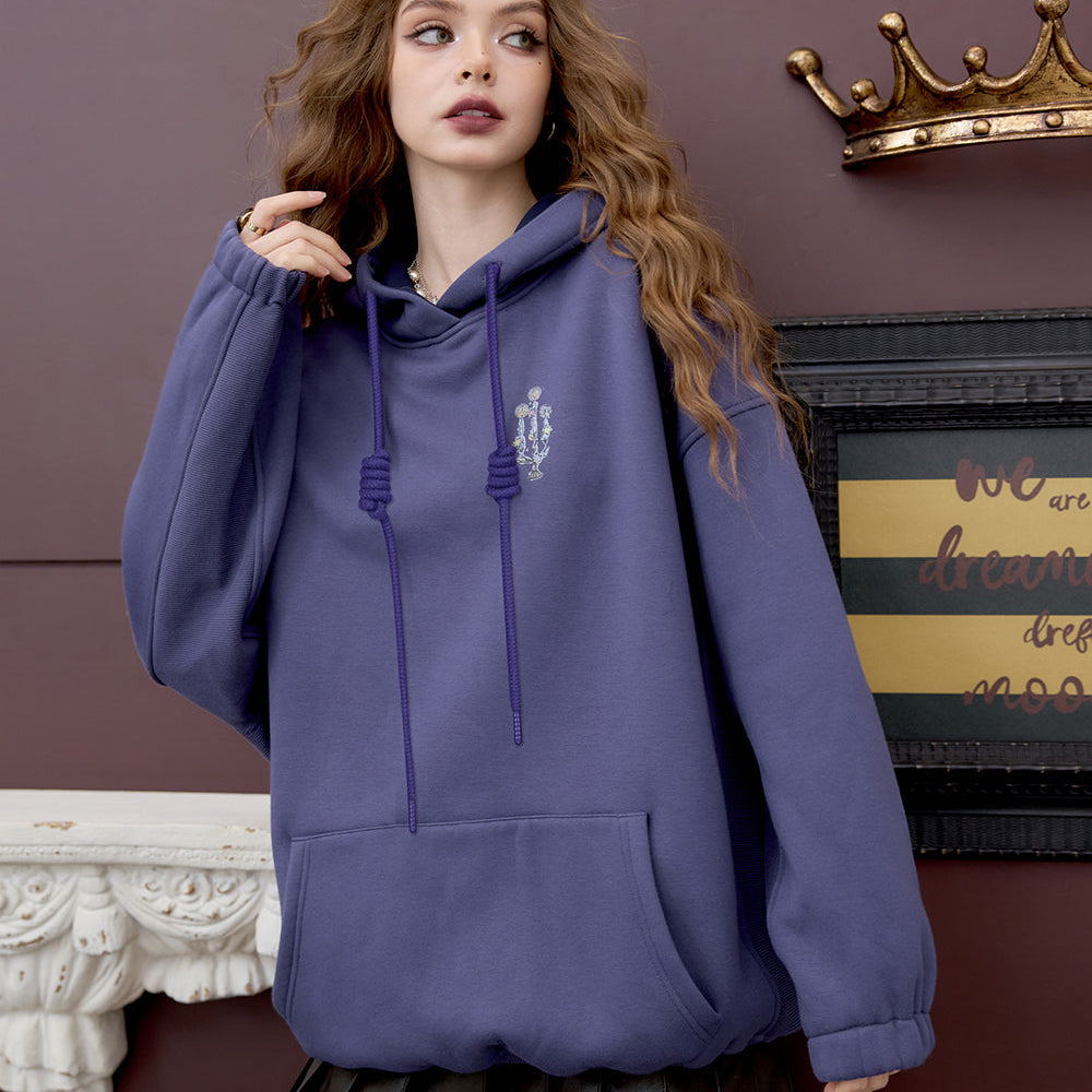 
                  
                    ELFSACK 2024 Winter New Arrivals Loose Preppy style witch embroidery hoodie for women retro cute fleece top
                  
                