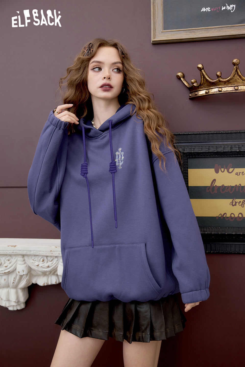 ELFSACK Loose Preppy style witch embroidery hoodie retro cute fleece top