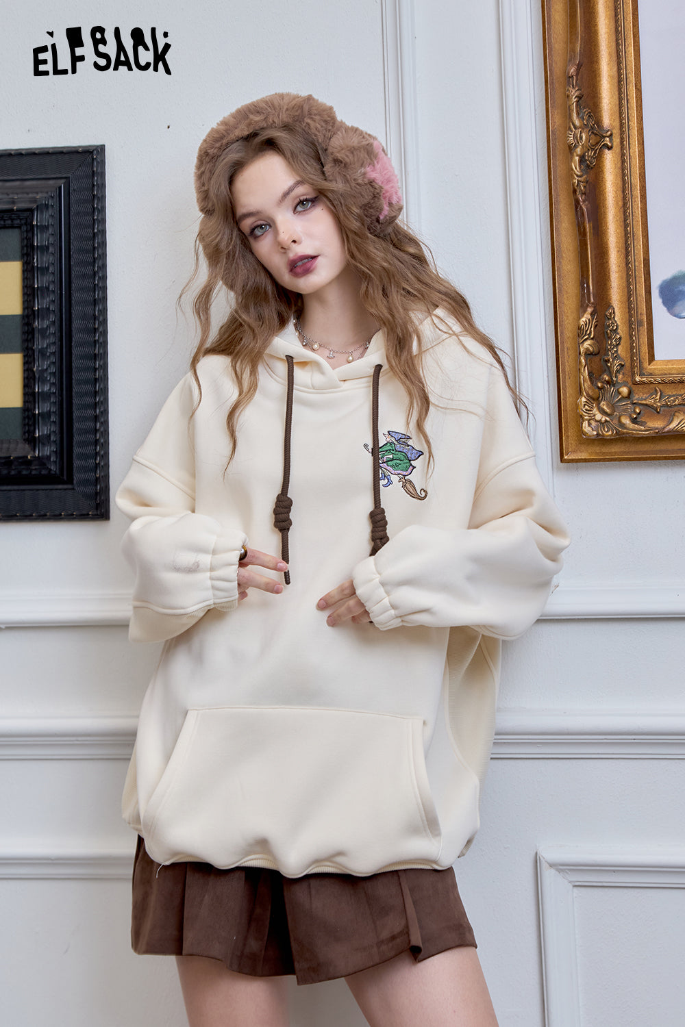 ELFSACK Loose Preppy style witch embroidery hoodie retro cute fleece top
