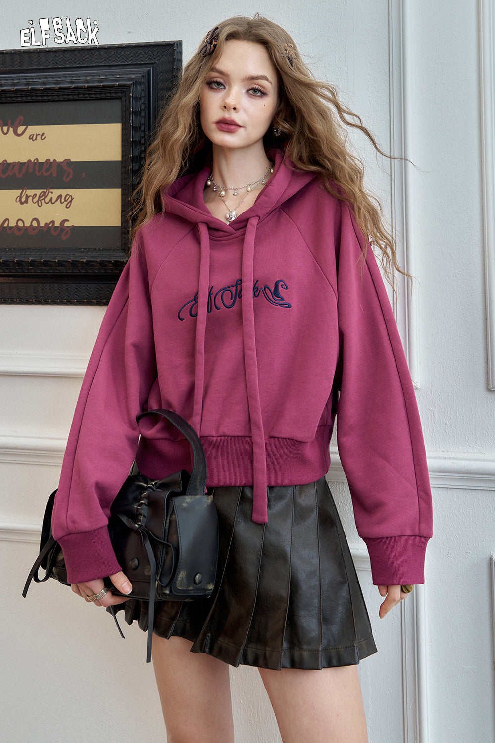 ELFSACK 2024 Winter New Arrivals Letter retro pink hooded sweatshirt for women