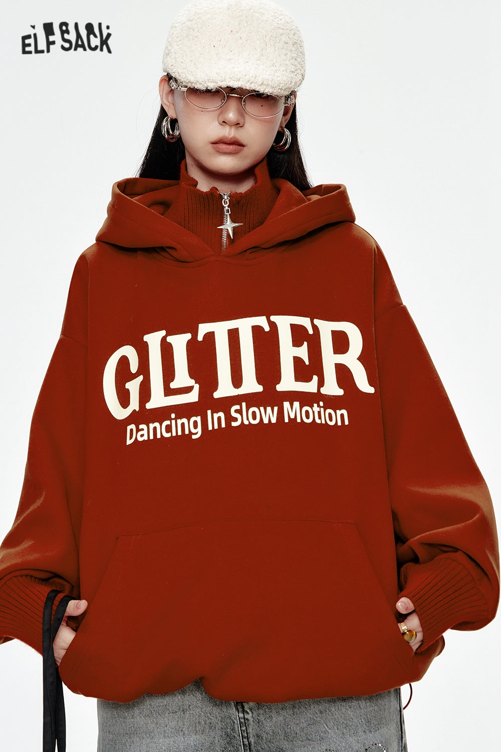 ELFSACK 2024 Winter New Arrivals Red letter printing knitted collar stitching plus velvet hoodie women loose casual retro