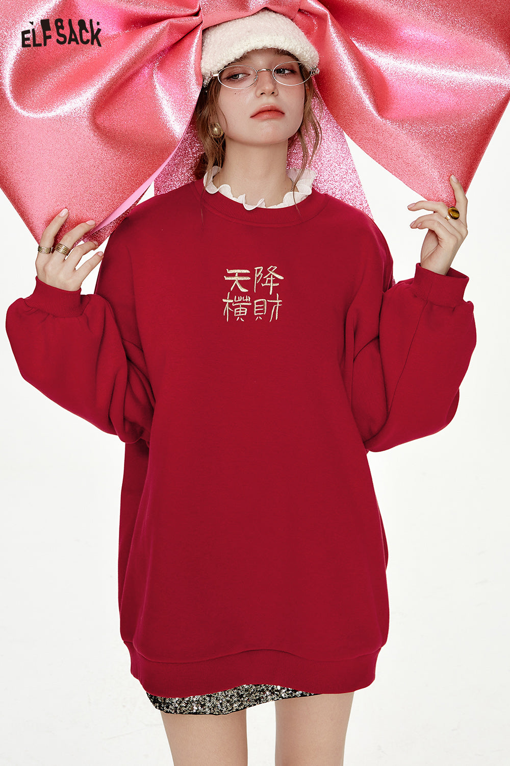 ELFSACK Year Red Loose Plush Round Neck Sweatshirt Women