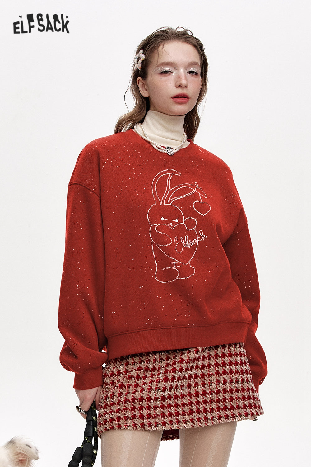 ELFSACK 2024 Winter New Arrivals Round neck loose new year red plus velvet sweatshirt for women