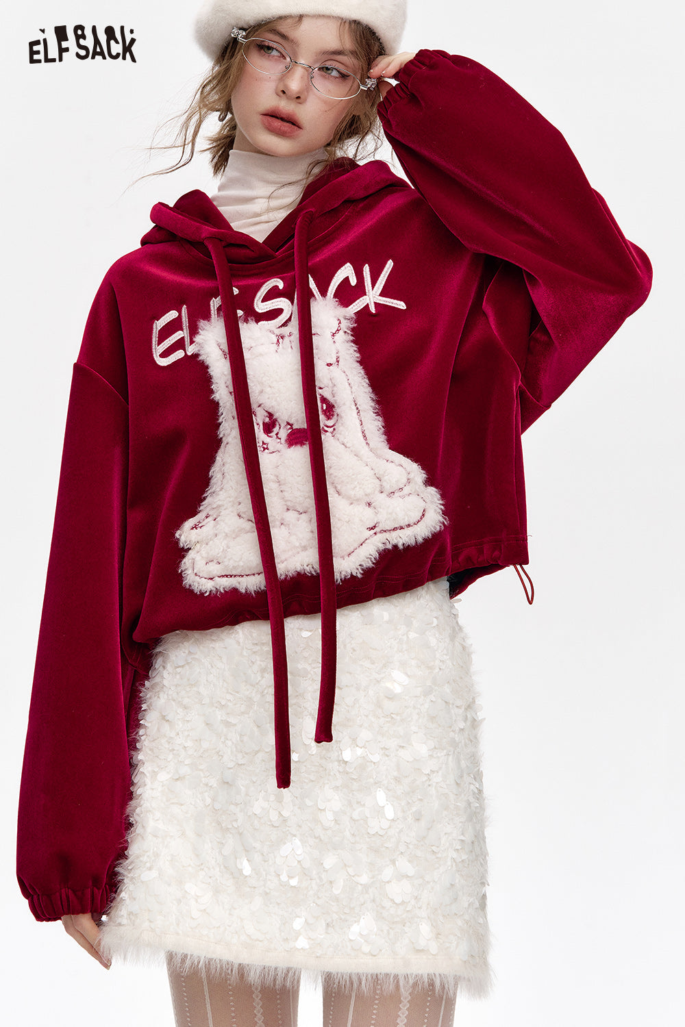 ELFSACK 2024 Winter New Arrivals Y2K New Year Red Rabbit Printed Velvet Short Hoodie for Women