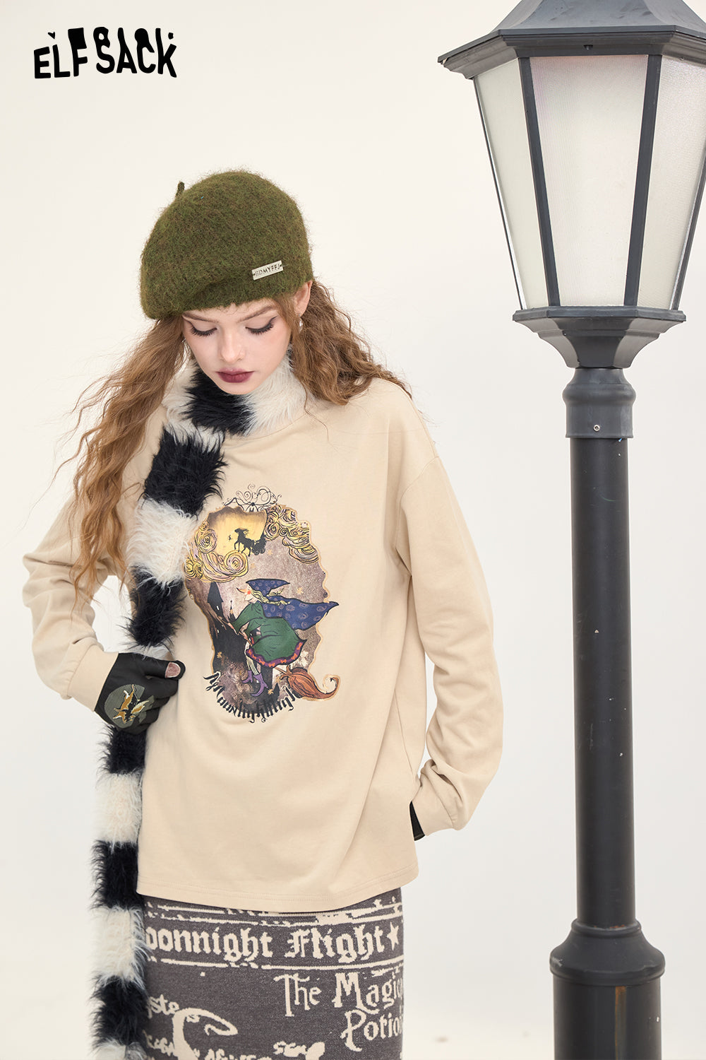 
                  
                    ELFSACK 2024 Winter New Arrivals Long-sleeved T-shirt for women, original witch print, retro, casual, bottoming shirt
                  
                