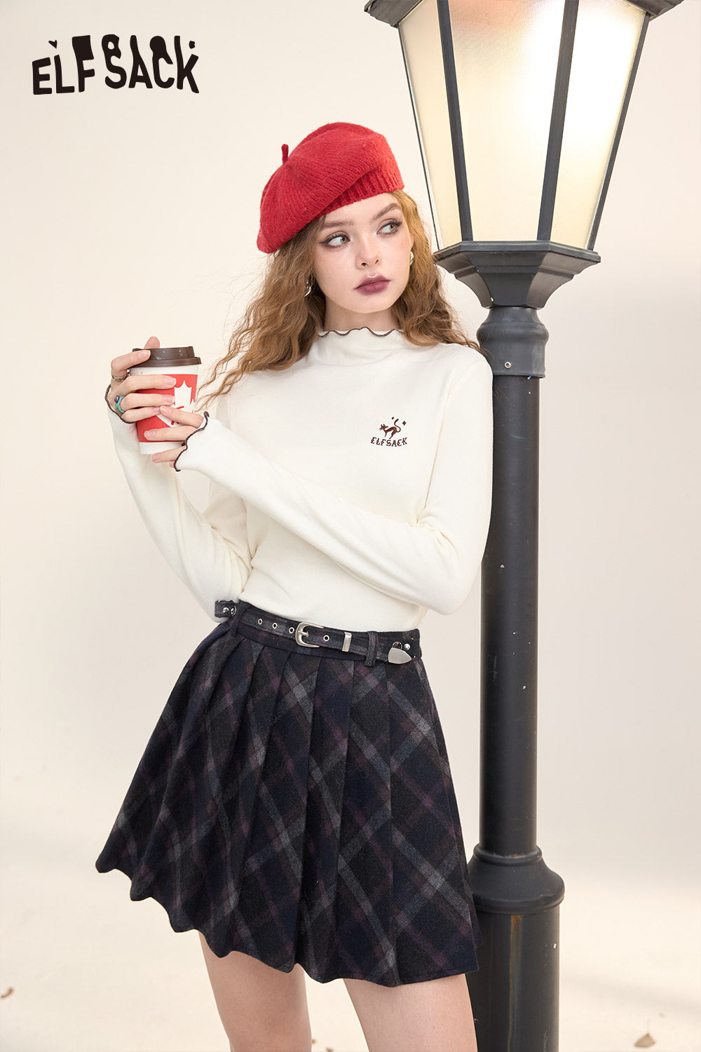 ELFSACK Half turtleneck long-sleeved T-shirt, ruffled edge, cat embroidery, slim fit bottoming shirt