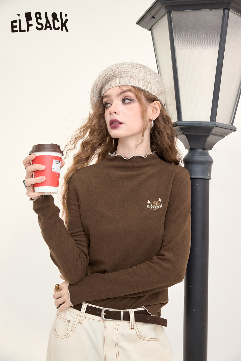ELFSACK Half turtleneck long-sleeved T-shirt, ruffled edge, cat embroidery, slim fit bottoming shirt