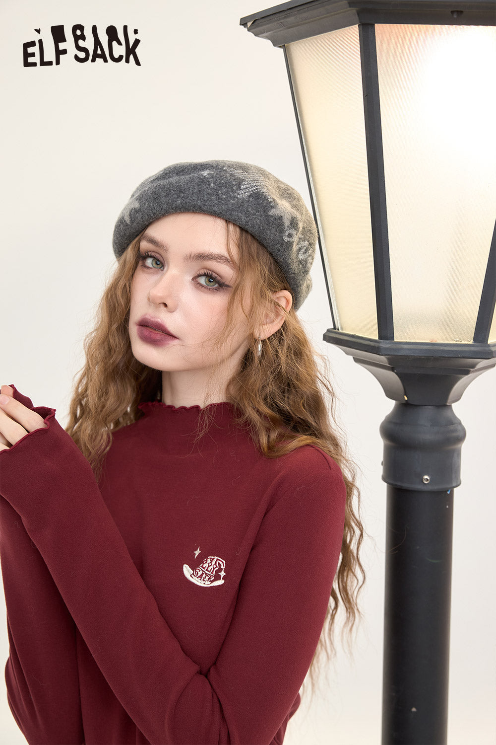 ELFSACK Half turtleneck long-sleeved T-shirt, ruffled edge, cat embroidery, slim fit bottoming shirt