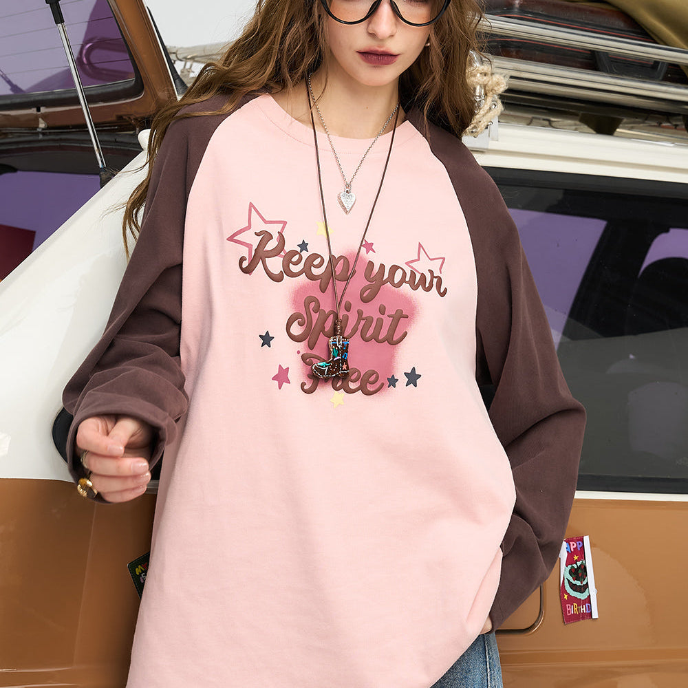 
                  
                    ELFSACK 2024 Winter New Arrivals Letter print contrasting color shoulder long sleeved T-shirt for women, American retro top
                  
                