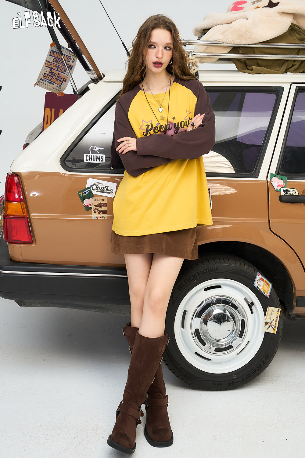 ELFSACK Letter print contrasting color shoulder long sleeved T-shirt, American retro top