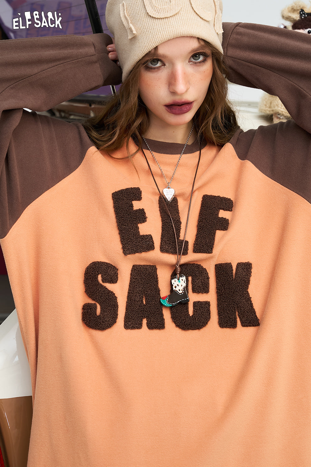 ELFSACK Letter print shoulder loose retro long sleeved t-shirt