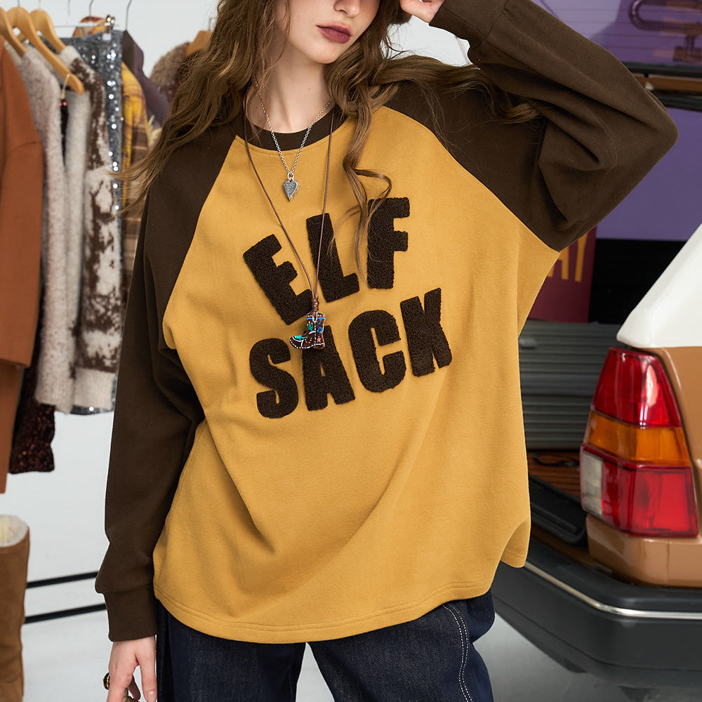 
                  
                    ELFSACK 2024 Winter New Arrivals Letter print shoulder loose retro long sleeved t-shirt for women
                  
                