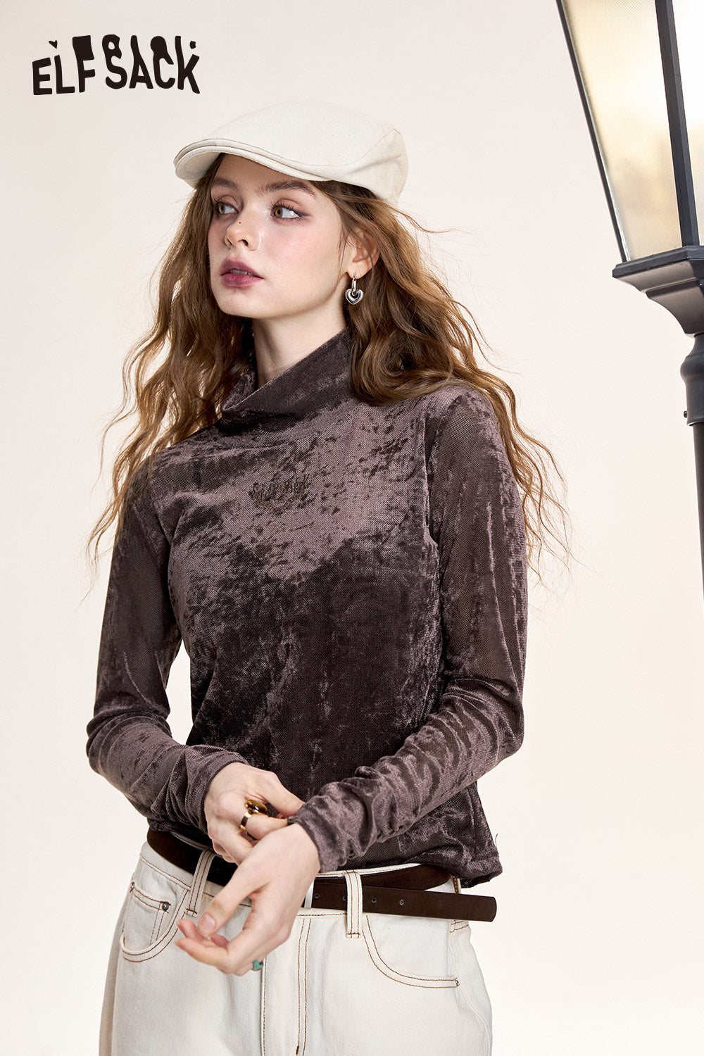 ELFSACK 2024 Winter New Arrivals Brown velvet high collar long sleeve T-shirt retro elegant women