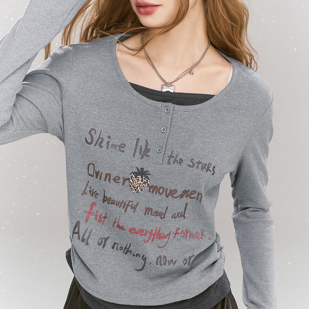 ELFSACK 2024 Winter New Arrivals Casual Versatile Letter Printed Grey Fake Two piece Long Sleeve Slimming T-shirt for Women's Casual Versatile