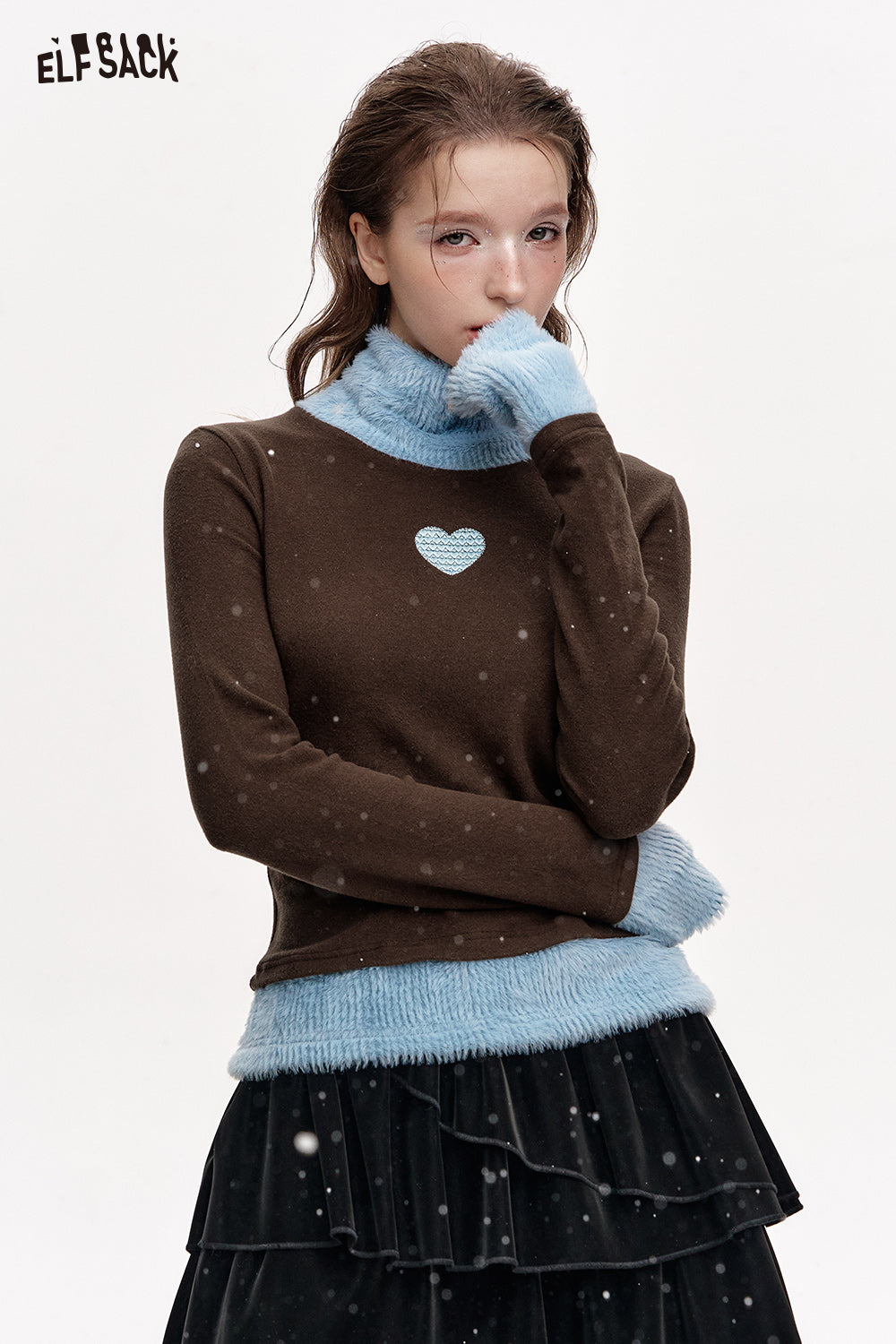 ELFSACK 2024 Winter New Arrivals Heart Embroidery Contrast Color Turtleneck Bottoming Shirt