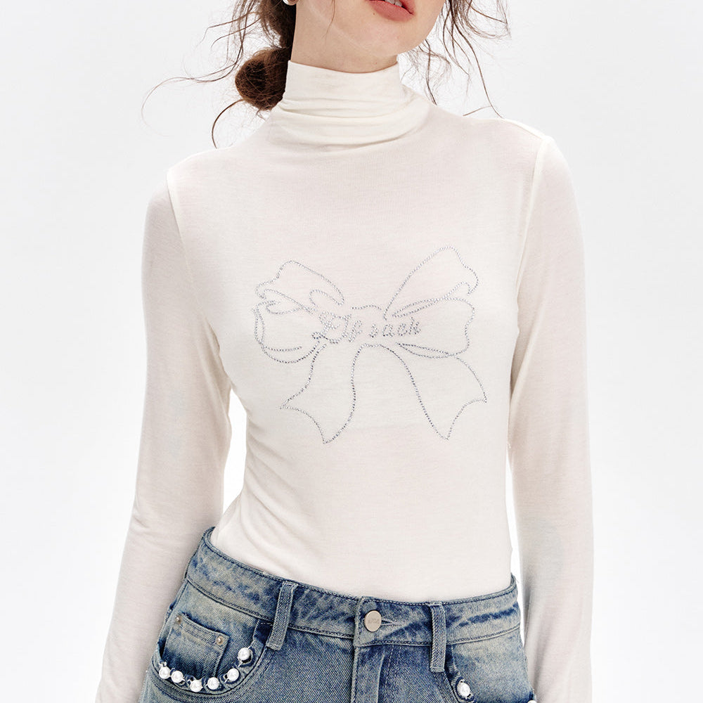 ELFSACK 2024 Winter New Arrivals Bowknot Hot Diamond White Turtleneck Slim Fit T-shirt Women