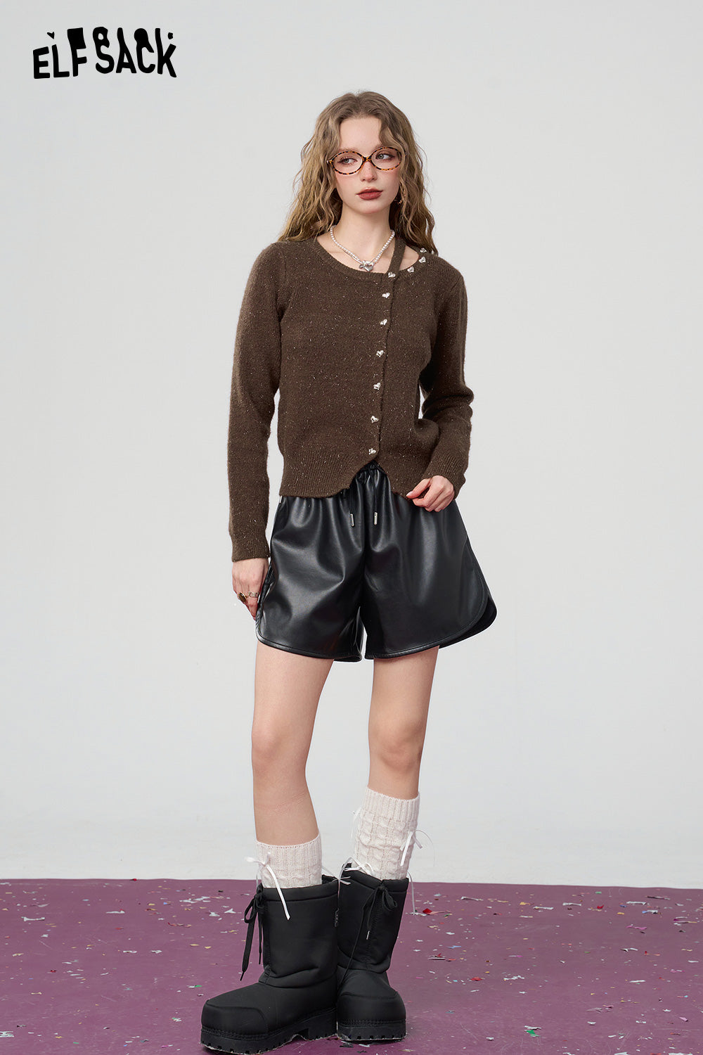 ELFSACK Red retro fine sparkling hanging neck knitted sweater's Christmas outfit, elegant base shirt