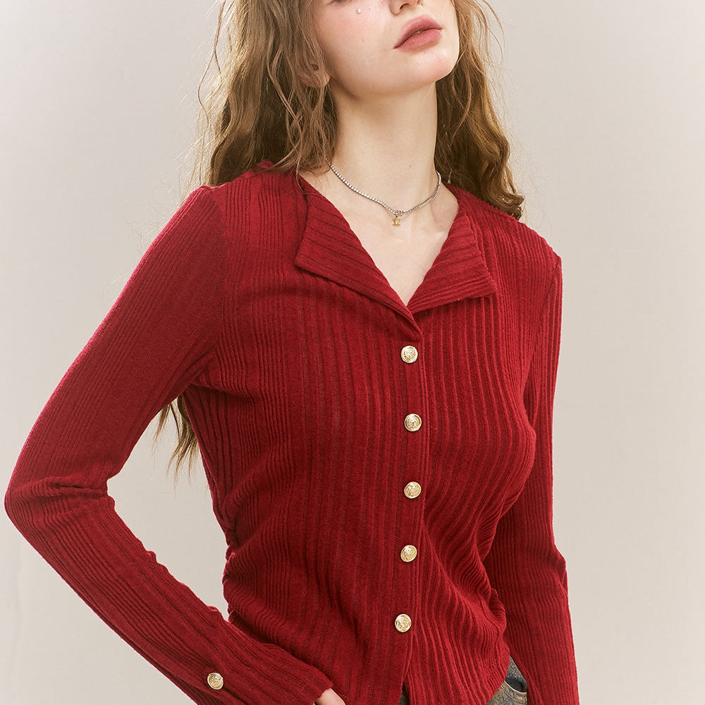 
                  
                    ELFSACK 2024 Winter New Arrivals Polo Neck Sweater Women Fake Buttons V Neck Solid Color Short Top
                  
                