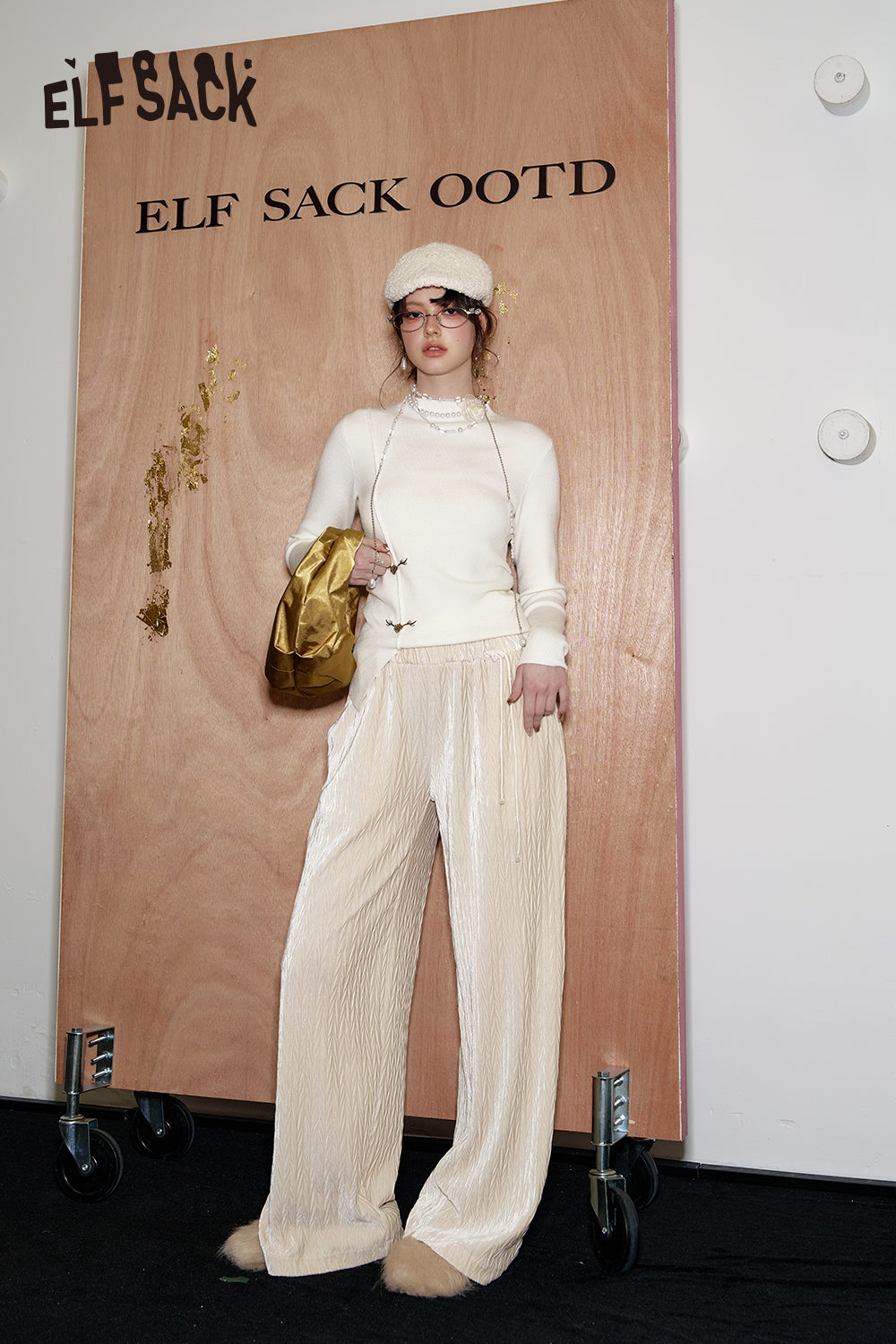 ELFSACK Neo-Chinese style white sweater with metal rose button irregular hem