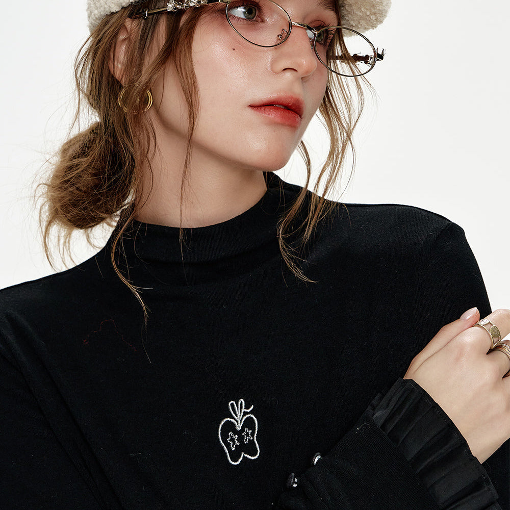 
                  
                    ELFSACK 2024 Winter New Arrivals Black Half turtleneck Bell sleeves Pleated cuffs Apple embroidery Knitted pullover
                  
                