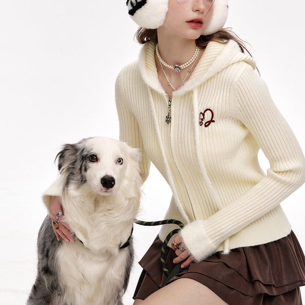 ELFSACK 2024 Winter New Arrivals Basic White Hooded Knit Cardigan Women with Zipper Embroidery