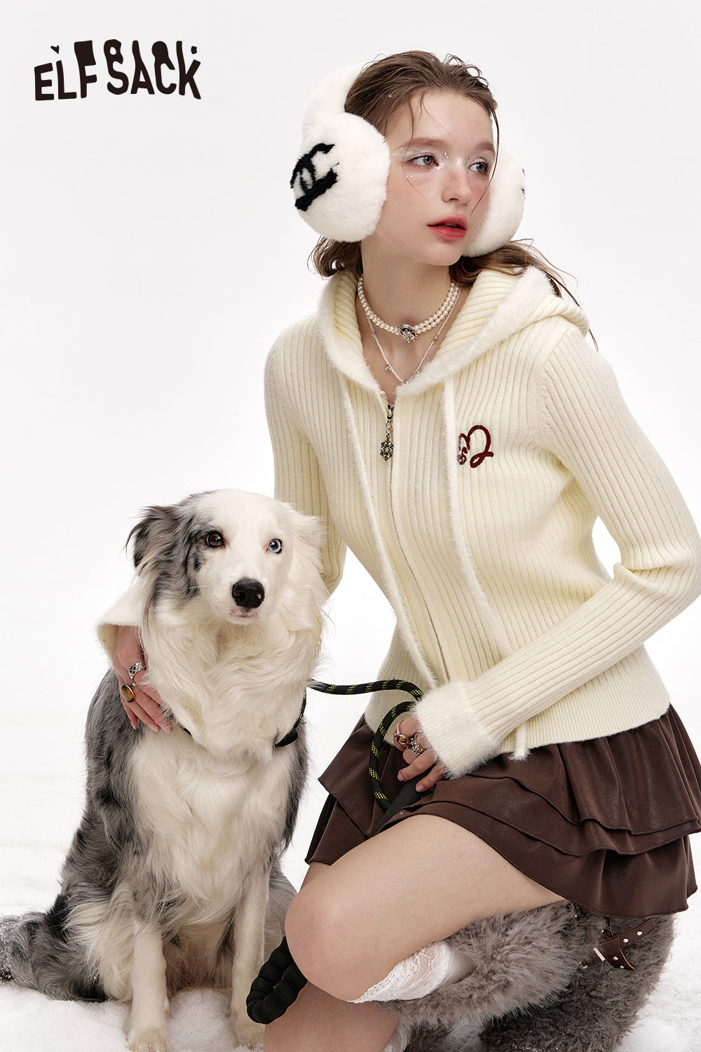 ELFSACK 2024 Winter New Arrivals Basic White Hooded Knit Cardigan Women with Zipper Embroidery