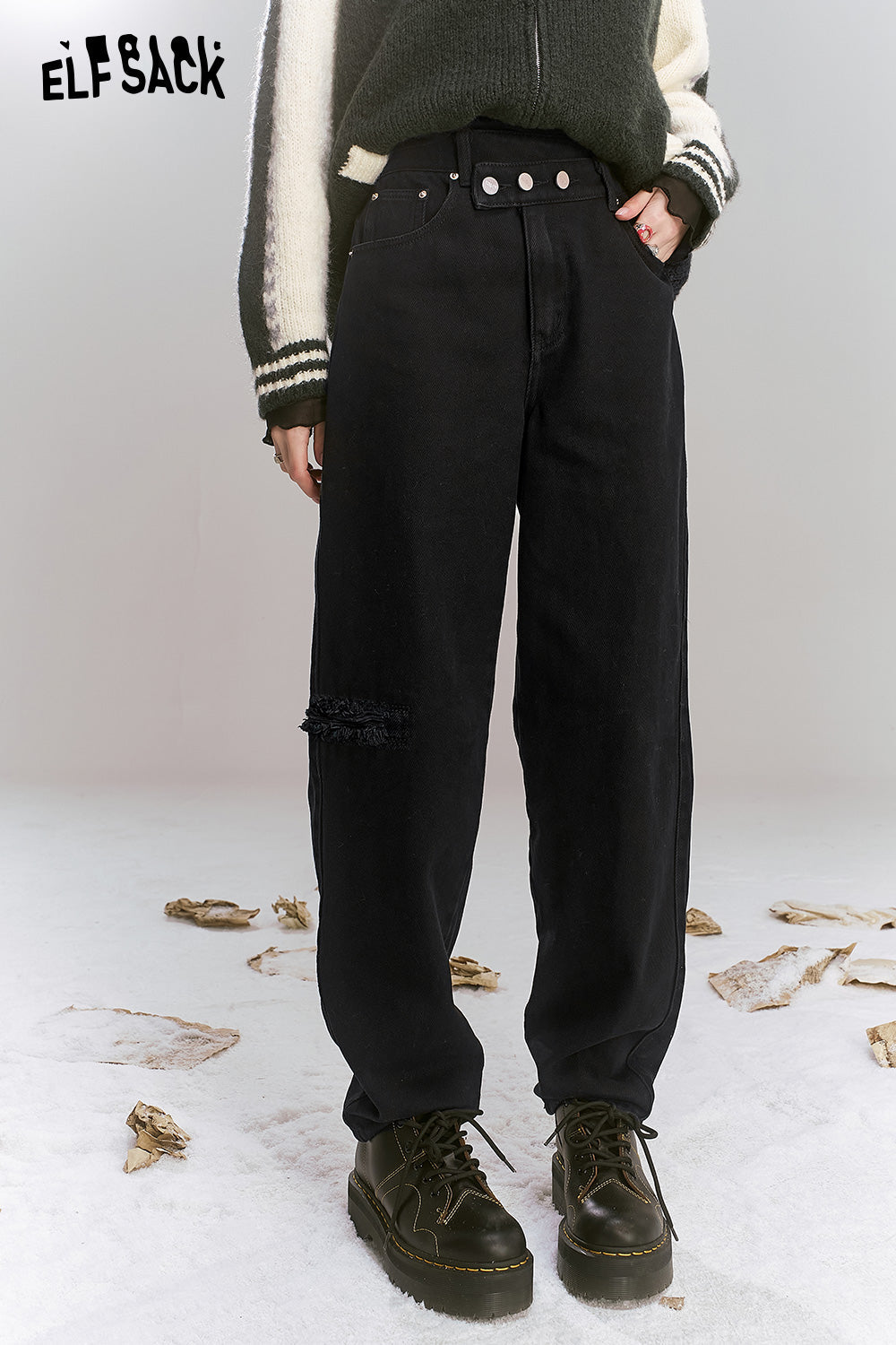 ELFSACK Black high waisted pure cotton fleece warm jeans, with irregular button design