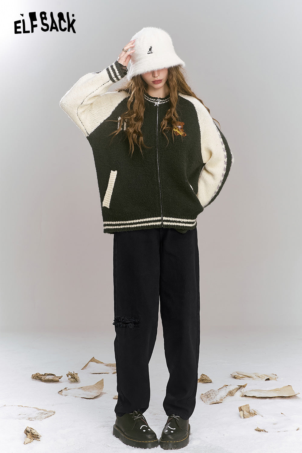ELFSACK Black high waisted pure cotton fleece warm jeans, with irregular button design