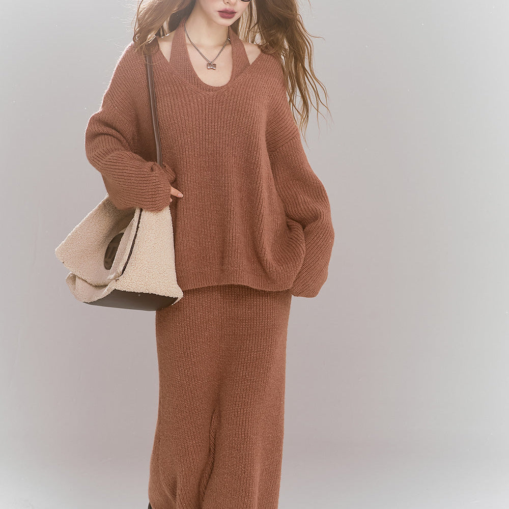 
                  
                    ELFSACK 2024 Winter New Arrivals Sweet V-neck knitted pullover Halter dress two-piece set
                  
                