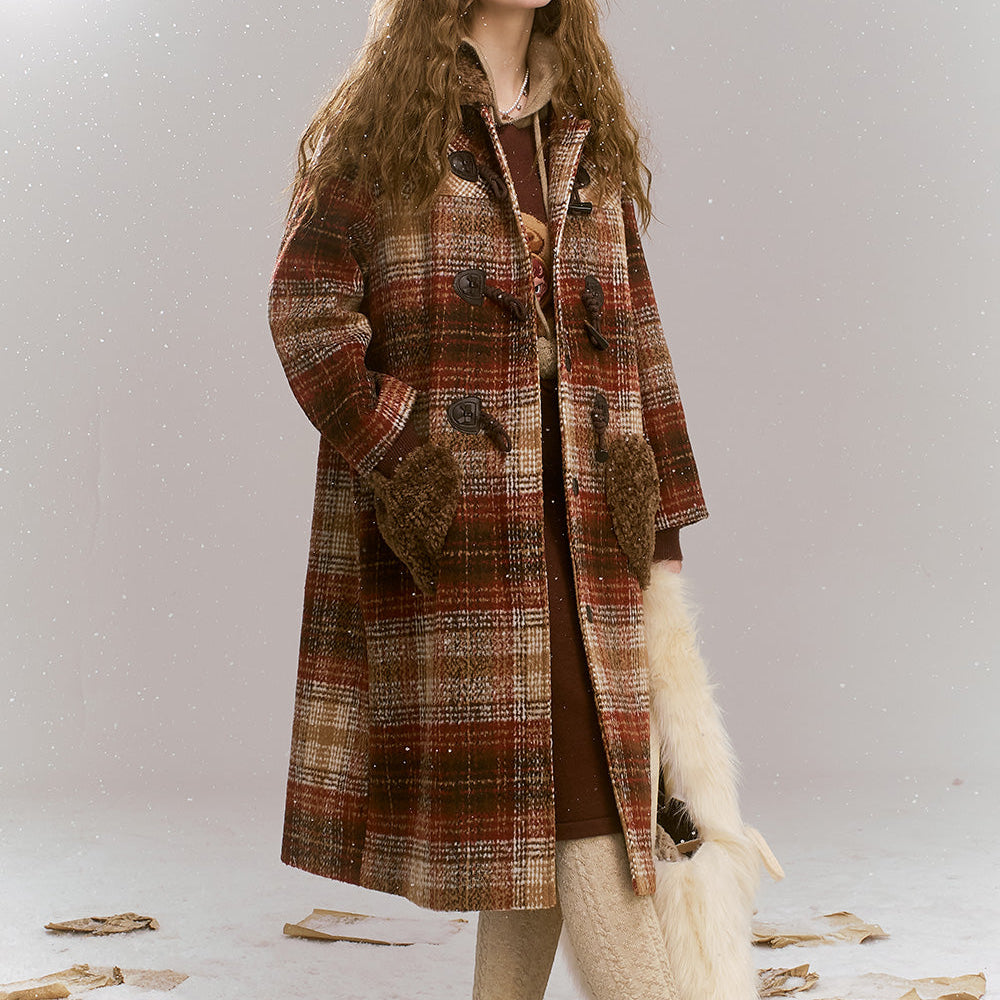 
                  
                    ELFSACK 2024 Winter New Arrivals Retro Preppy style plaid long thick coat with fur collar and cow horn buckle for women
                  
                