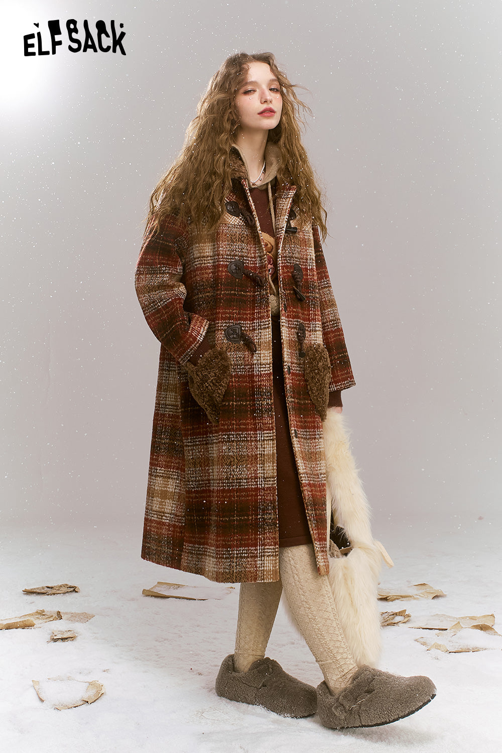 ELFSACK Retro Preppy style plaid long thick coat with fur collar and cow horn buckle