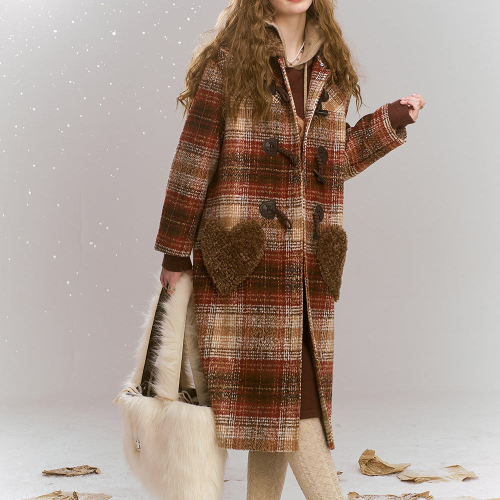 
                  
                    ELFSACK 2024 Winter New Arrivals Retro Preppy style plaid long thick coat with fur collar and cow horn buckle for women
                  
                