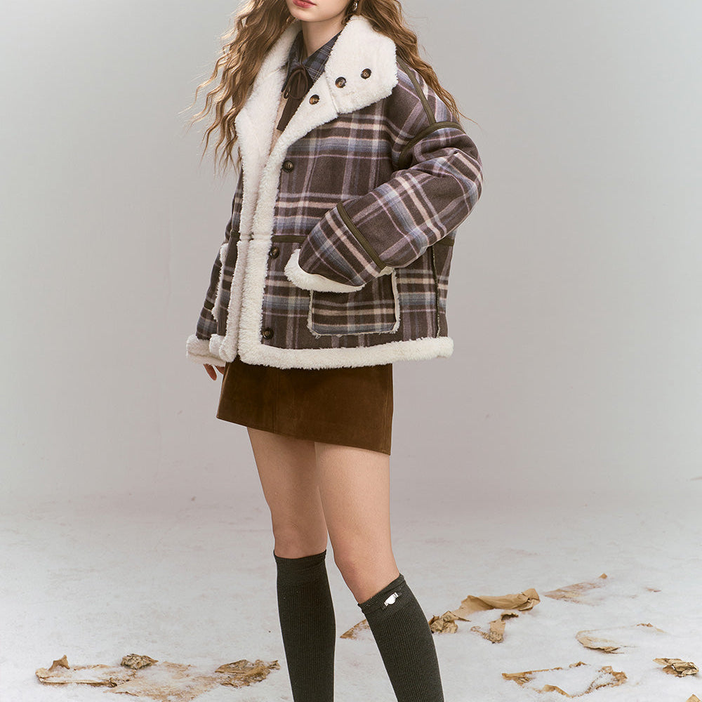 
                  
                    ELFSACK 2024 Winter New Arrivals Retro Preppy Style plaid short plush thick warm coat for women
                  
                