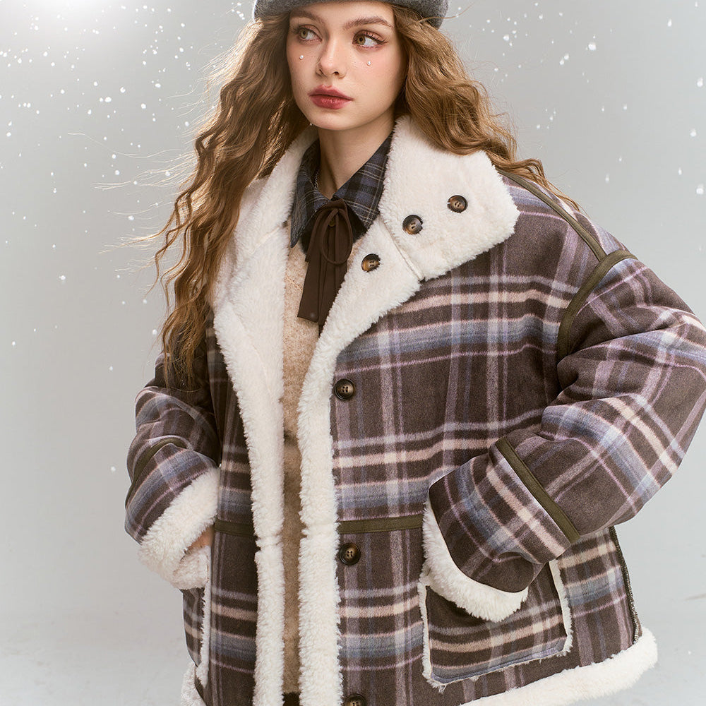 
                  
                    ELFSACK 2024 Winter New Arrivals Retro Preppy Style plaid short plush thick warm coat for women
                  
                