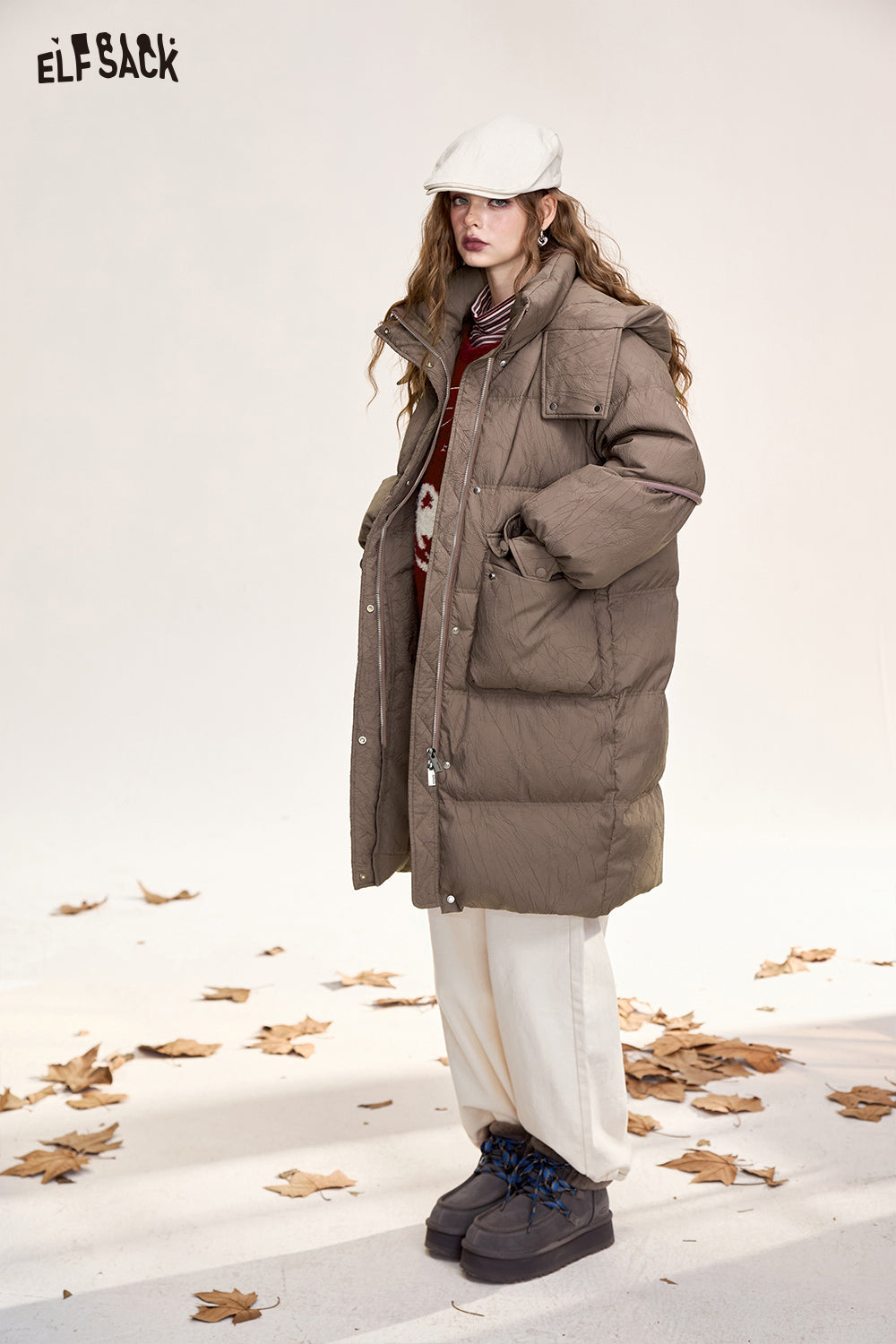 ELFSACK Retro coffee color mid-length hooded down jacket warm coat with letter patch on the back