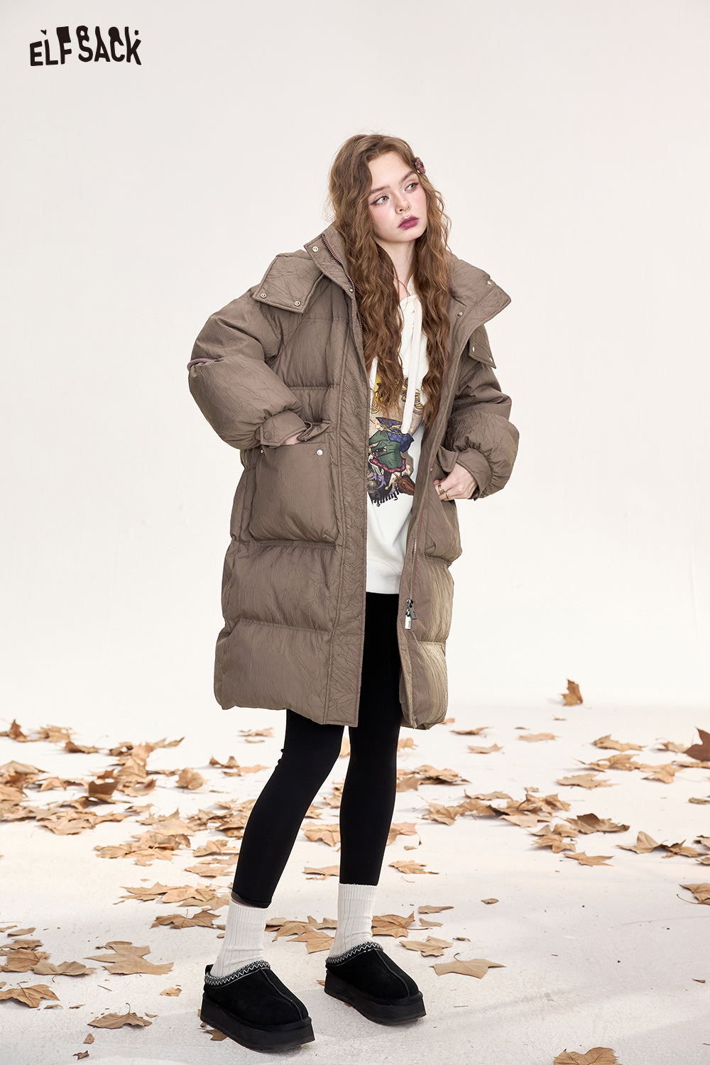 ELFSACK Retro coffee color mid-length hooded down jacket warm coat with letter patch on the back