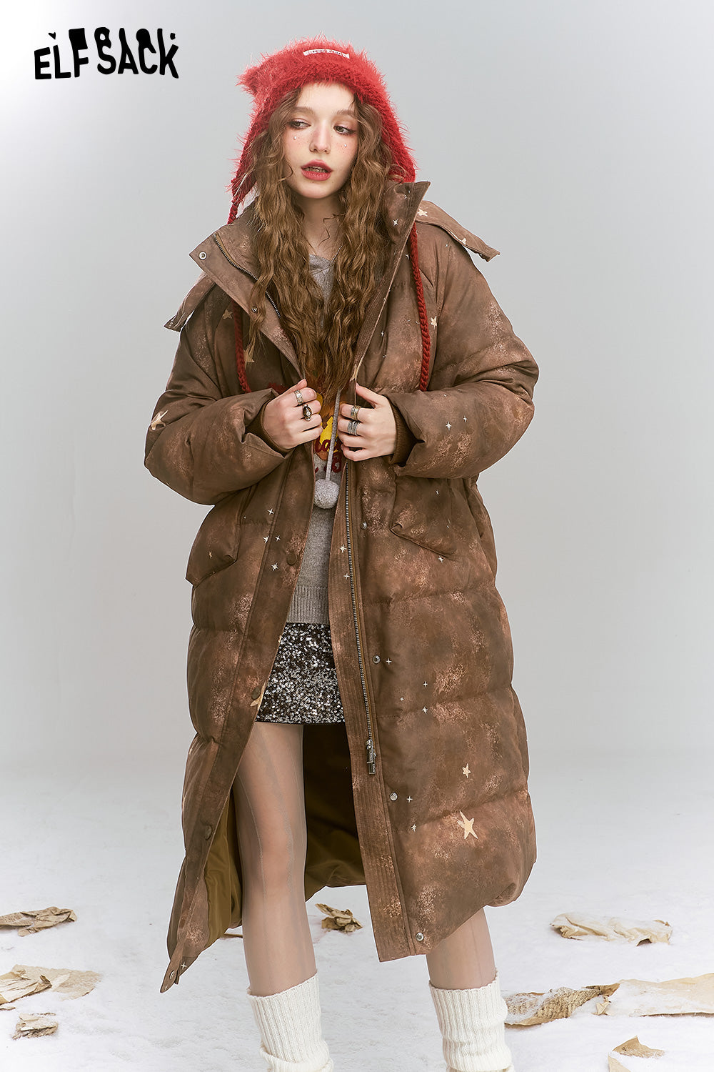 ELFSACK 2024 Winter New Arrivals Maillard retro printed long hooded warm down jacket