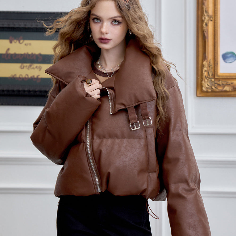 ELFSACK 2024 Winter New Arrivals Sweet and cool PU leather short down jacket for women with stand-up collar and oblique zipper design for warm coat