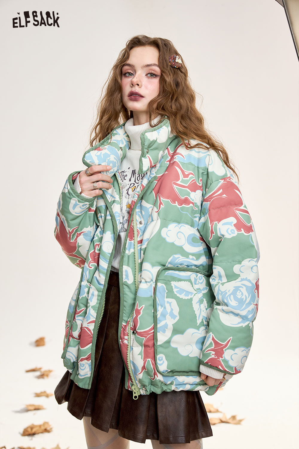 ELFSACK 2024 Winter New Arrivals Fashionable and trendy witch full print short down jacket for women