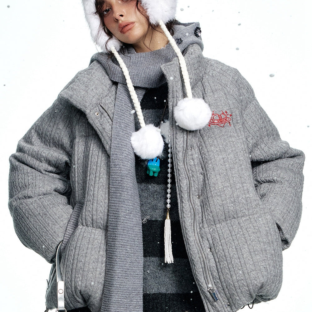 ELFSACK 2024 Winter New Arrivals Grey Stand Collar Knitted Warm Short Down Jacket for Women