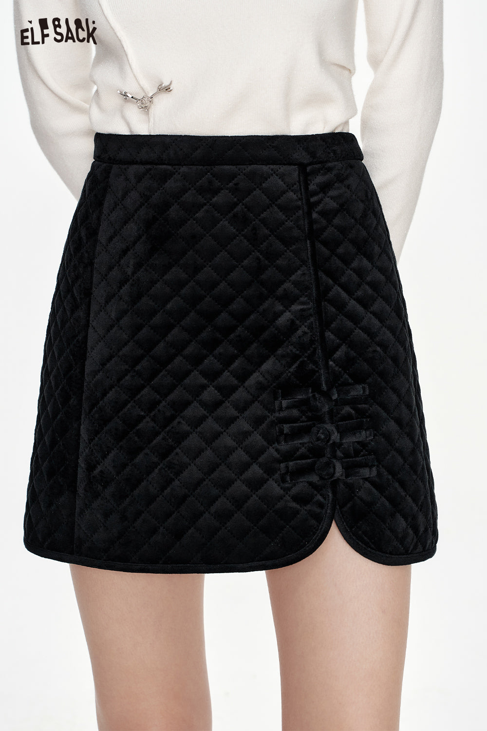 ELFSACK Neo-Chinese style black diamond velvet skirt women Frog slit A-line skirt