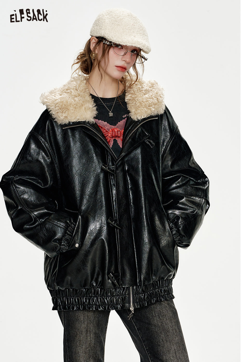 ELFSACK 2024 Winter New Arrivals PU Black Large Faux Fur Collar Horn Button Leather Jacket