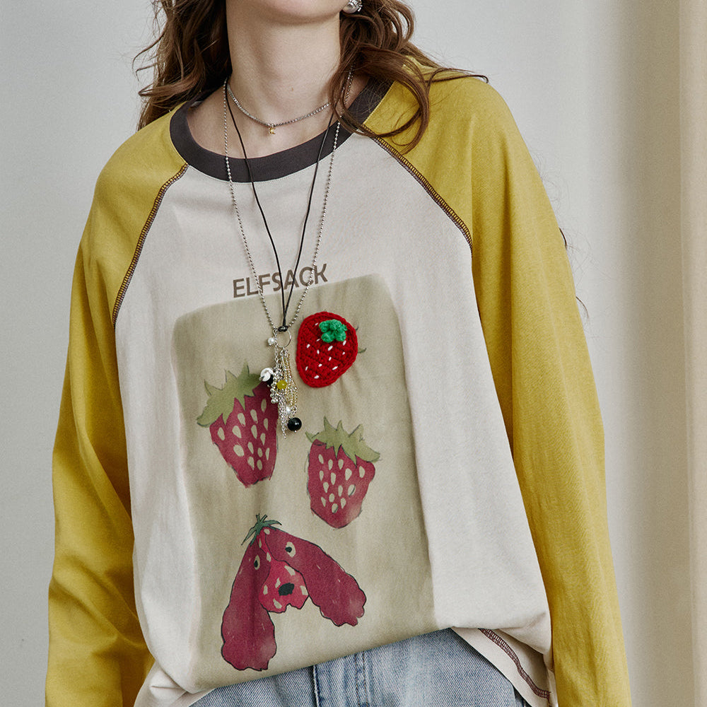 ELFSACK 2025 Spring New Arrivals Contrast color printed raglan long sleeve round neck T-shirt for women, loose casual versatile strawberry printed top