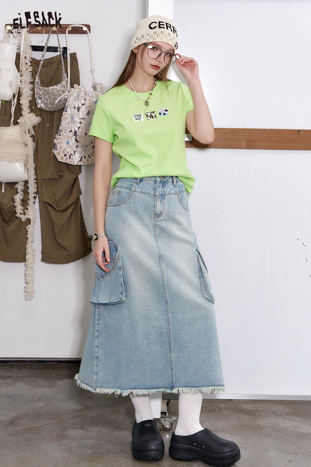 ELFSACK Casual Versatile Cartoon Print Slim Fit Short Sleeve T-shirt Women